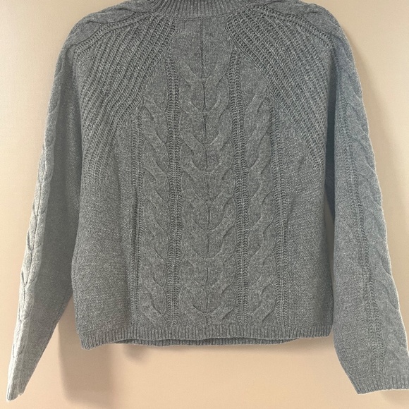 Banana Republic - Italian Yarn - XS - Cropped Style - Gray - Picture 3 of 3